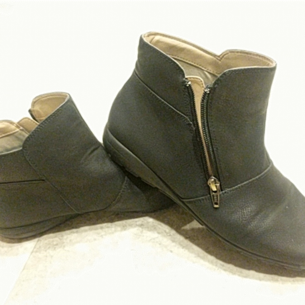Ladies' Easy Spirit Booties